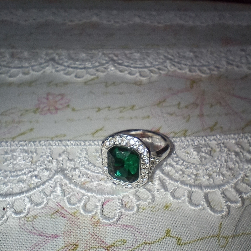Green Gemstone Ring - image 1